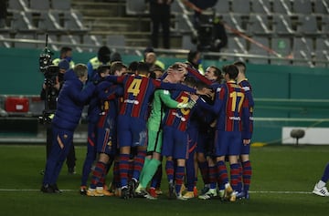 Los jugadores del Barcelona celebraron la calsificación a la final de la Supoercopa.