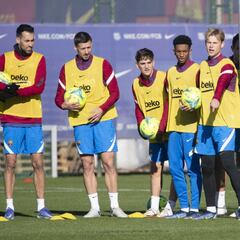 Xavi, con los mismos de Villarreal