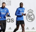 Benzema y Mendy miran a Vigo