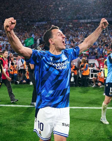 El conjunto txuri‑urdin celebra sobre el césped el título de la Copa del Rey, logrado tras una final que se resolvió en la tanda de penaltis.