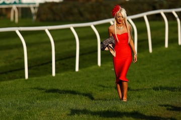 Glamour, fiesta y alcohol en el Grand National