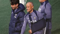 Luis Enrique reaparece tras ser operado