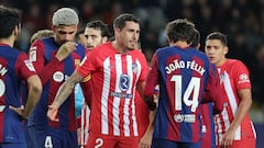 Giménez y João Félix, durante el último Barça-Atlético.