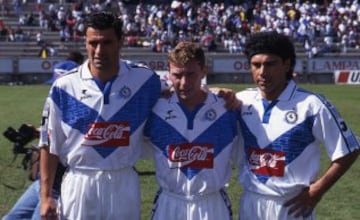 Antes de retirarse, jugó una temporada con los Toros de Celaya, donde coincidió con figuras como Emilio Butragueño, Michel, entre otros.