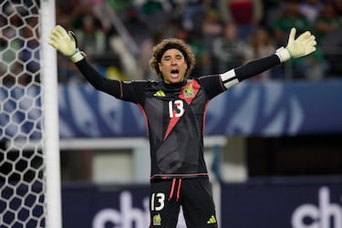 “¿Por qué no dicen que lo golean?”: Carlos Hermosillo critica posible titularidad de Ochoa en el Mundial