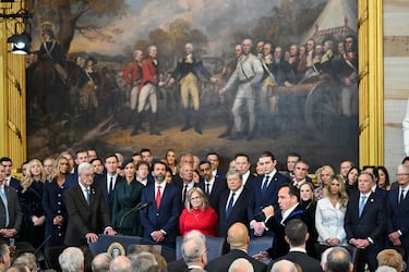 El cantante de ópera, Christopher Macchio, interpreta la ya famosa "Oh, America!".