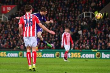 1-2. Stoke City-Manchester City. Milner anotó el segundo tanto.