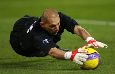 El portero llegó en verano como Mota, pero en su caso volvería a la próxima temporada. En su mismo año, jugará 30 reuniones entre todos los partidos, protegiendo el objetivo del Club Rogiblano.