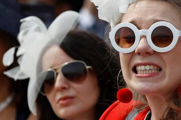 Baile de sombreros en el "Ladies Day" de Epsom