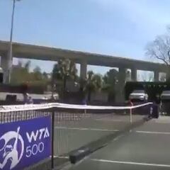 El momento de la retirada de Muguruza en Charleston