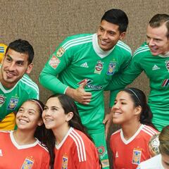 Miguel Ortega y Eduardo Fernández, por el arco de Tigres