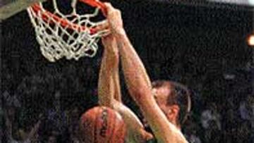 <b>INAPELABLE.</B> El Joventut, como Tabak en este mate, se mostró firme.