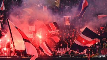Ultras del PSG durante el partido frente al Marsella.