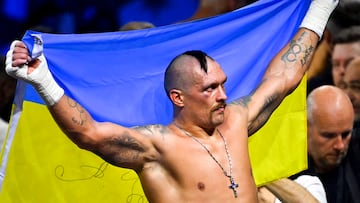 Jeddah (Saudi Arabia), 20/08/2022.- Oleksandr Usyk of Ukraine reacts after defeating Anthony Joshua of Great Britain during the world heavyweight title fight between IBF, WBA and WBO titleholder Oleksandr Usyk and his challenger Anthony Joshua, at the Jeddah Superdome, Saudi Arabia, 21 August 2022. It is the second bout between the two after Usyk beat Joshua in London in September 2021. (Gran Bretaña, Arabia Saudita, Ucrania, Reino Unido, Londres) EFE/EPA/ALI HAMED KHAMAJ
