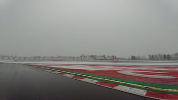 Montmeló despertó nevado en el tercer día de test de F1