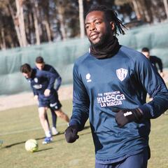 Tres fichajes por estrenar en el Huesca