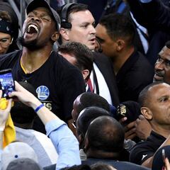 Durant se defiende en Twitter: "Tienes que ser una mierda…"