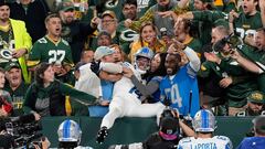 After Lions WR Amon-Ra St. Brown made a touchdown, he decided to do the famous Lambeau Leap, and one Packers fan did not appreciate him taking their move.