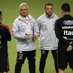 Reinaldo Rueda busca igualar a Sampaoli en debut por la Roja