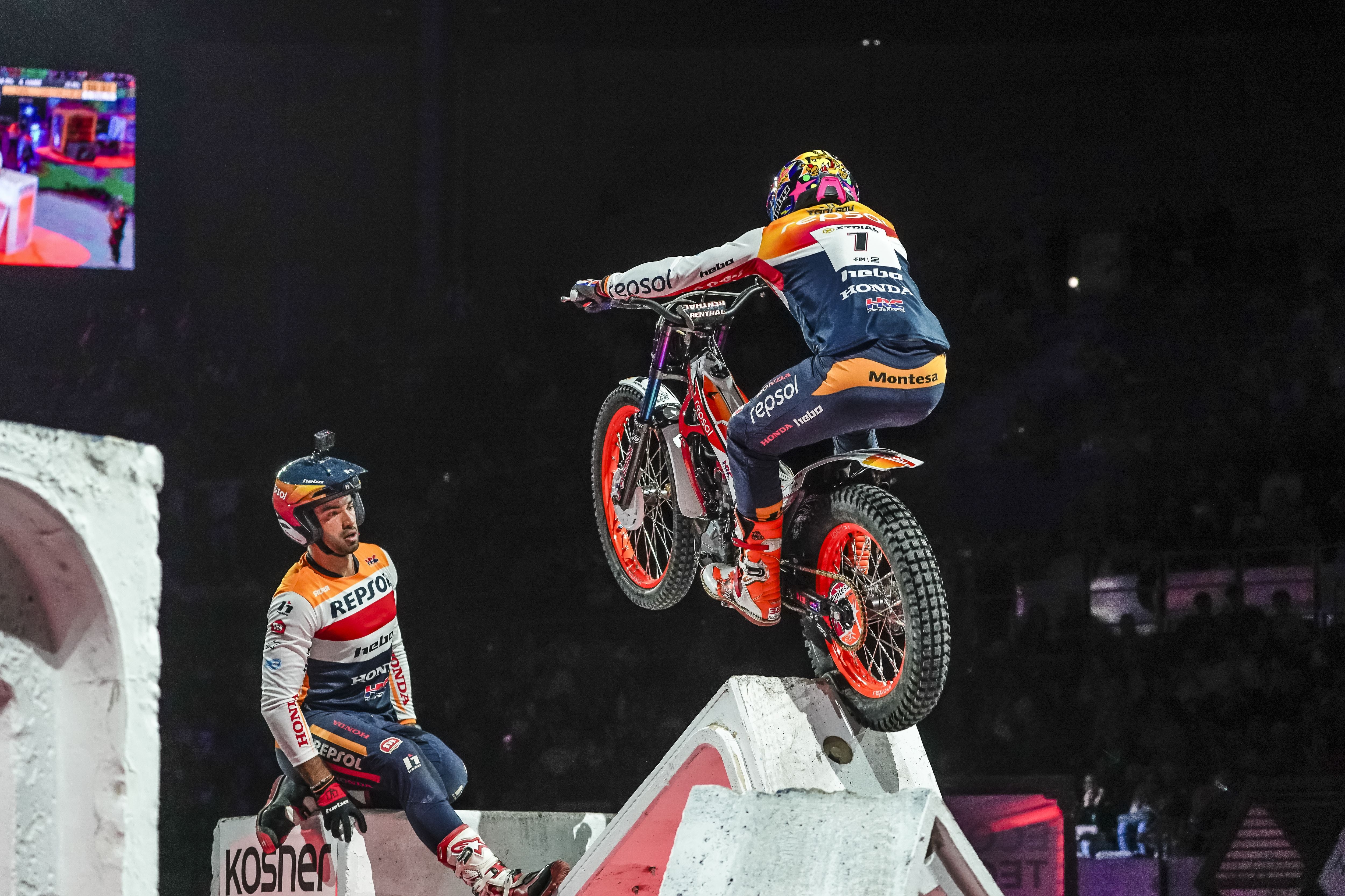 Toni Bou, con la Honda en el X-Trial de Madrid.
