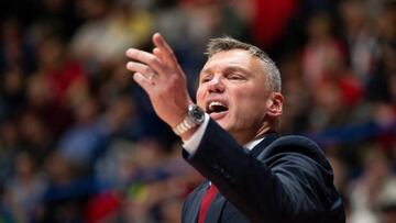 MILAN, ITALY - APRIL 07: Sarunas Jasikevicius, Head Coach of FC Barcelona in action during the 2022-23 Turkish Airlines EuroLeague Regular Season Round 33 game between EA7 Emporio Armani Milan and FC Barcelona at Mediolanum Forum on April 07, 2023 in Milan, Italy. (Photo by Vincenzo Del Negro/Euroleague Basketball via Getty Images)