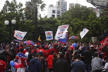 Hinchas del DIM se reunieron a las afueras de las oficinas del club para protestar ante la dirigencia