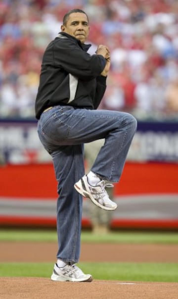 Barack Obama es un gran aficionado al béisbol e hizo el saque de honor del partido de All Star de la MLB en julio de 2009.