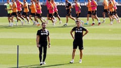 Bordalás junto a su segundo, durante un entrenamiento.