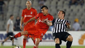 Besiktas' Gary Medel, left, duels for the ball with Partizan Belgrade's Djordje Ivanovic during the Europa League play-off first leg soccer match between Partizan and Besiktas at the Partizan stadium in Belgrade, Serbia, Thursday, Aug. 23, 2018. (AP Photo/Darko Vojinovic)
