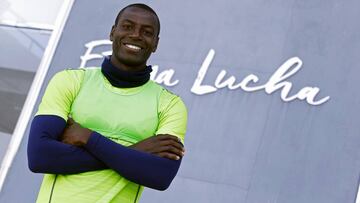 Adrián Ramos, delantero de infinota voracidad, pondrá a prueba a la zaga de Muñiz.