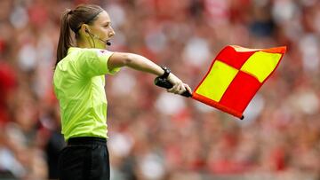 Sian Louise Massey-Ellis durante la final de la Community Shield.