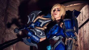 Una persona haciendo cosplay de Riven, campeón de League of Legends /Creative Commons