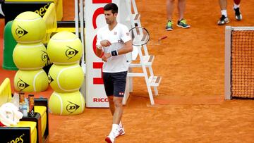 El tenista serbio Novak Djokovic durante un entrenamiento en la Caja M&aacute;gica.