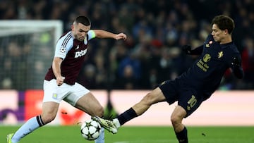 Juventus' Turkish midfielder #10 Kenan Yildiz (R) vies with Aston Villa's Scottish midfielder #07 John McGinn during the UEFA Champions League football match between Aston Villa and Juventus at Villa Park in Birmingham, central England, on November 27, 2024. (Photo by Darren Staples / AFP)