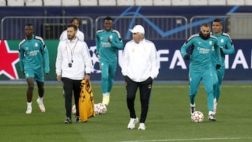 Carlo Ancelotti, en el entrenamiento del pasado lunes en Kiev.