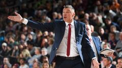 BARCELONA, SPAIN - NOVEMBER 22: Sarunas Jasikevicius, Head Coach of FC Barcelona in action during the 2022/2023 Turkish Airlines EuroLeague Regular Season Round 9 match between FC Barcelona and Partizan Mozzart Bet Belgrade at Palau Blaugrana on November 22, 2022 in Barcelona, Spain. (Photo by Rodolfo Molina/Euroleague Basketball via Getty Images)

