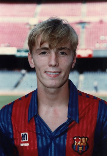 El futbolista holand谷s jug車 dos temporadas con el Barcelona (1991-1993). El n迆mero '10' lo llev車 en la 91/92.
