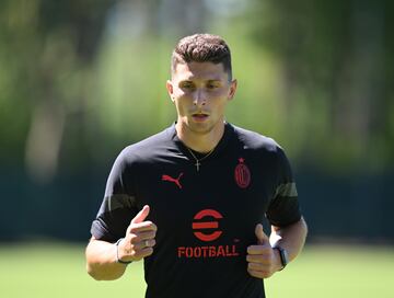 Su último partido con los rossoneri fue en abril de 2023. En septiembre de este año fue operado del tobillo y está en pleno proceso de recuperación. Stegano Pioli le espera para principios del año 2024.