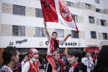 Hinchas festejan cumpleaños de Santa Fe en donde todo inició