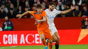 Álvaro García Pascual, a la derecha, contra el Celta.