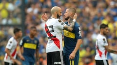 Soccer Football - Copa Libertadores Final - First Leg - Boca Juniors v River Plate - Alberto J. Armando Stadium, Buenos Aires, Argentina - November 11, 2018  Boca Juniors' Dario Benedetto and River Plate's Javier Pinola after the match   