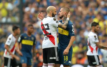 Soccer Football - Copa Libertadores Final - First Leg - Boca Juniors v River Plate - Alberto J. Armando Stadium, Buenos Aires, Argentina - November 11, 2018  Boca Juniors' Dario Benedetto and River Plate's Javier Pinola after the match   