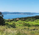 Un pueblo abandonado en la costa de Galicia se vende por 150.000 euros