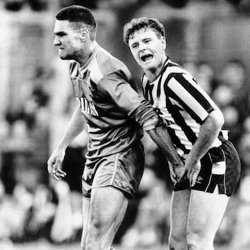 Su duro marcaje al jugador del Newcastle United, Paul Gascoigne, con golpes e incluso un agarrón en los testículos, le llevó a la fama en todo el Reino Unido.