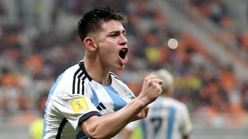 Jakarta (Indonesia), 24/11/2023.- Claudio Echeverri of Argentina celebrates after scoring his second goal during the FIFA U-17 World Cup quarter final match between Brazil and Argentina at the Jakarta International Stadium in Jakarta, Indonesia, 24 November 2023. (Mundial de Fútbol, Brasil) EFE/EPA/BAGUS INDAHONO
