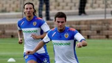 <b>ÚNICO CAMPEÓN. </b>Mata regresó ayer al trabajo como único valencianista triunfador en el Mundial.