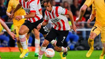 EINDHOVEN, NETHERLANDS - SEPTEMBER 08: Xavi Simons of PSV controls the ball during the UEFA Europa League group A match between PSV Eindhoven and FK Bodo/Glimt at Phillips Stadium on September 8, 2022 in Eindhoven, Netherlands. (Photo by Perry van de Leuvert/NESImages/DeFodi Images via Getty Images)