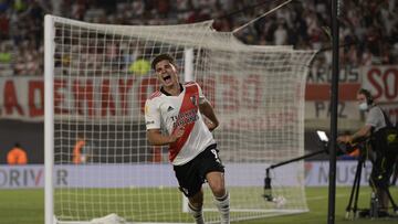 River Plate's forward Julian Alvarez reacts after missing a chance to score during the Argentine Professional Football League match agaisnt Patronato at the Monumental stadium in Buenos Aires, Argentina, on February 16, 2022. (Photo by JUAN MABROMATA / AFP)