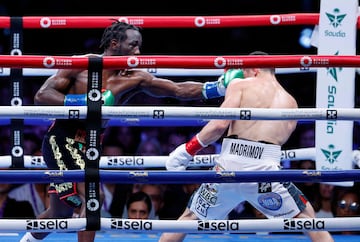 LOS ANGELES, CALIFORNIA - AUGUST 3: Terence Crawford throws a left punch to Israel Madrimov during the 11th round of the WBA junior middleweight title bout at BMO Stadium on August 3, 2024 in Los Angeles, California.   Kevork Djansezian/Getty Images/AFP (Photo by KEVORK DJANSEZIAN / GETTY IMAGES NORTH AMERICA / Getty Images via AFP)