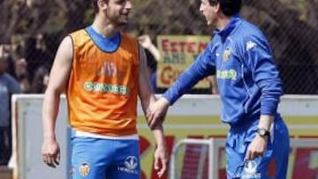 <b>CON SOLDADO. </b>Emery dio indicaciones constantes a sus pupilos a lo largo de la sesión.